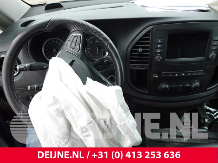 Mercedes Vito Lenkrad O304241
