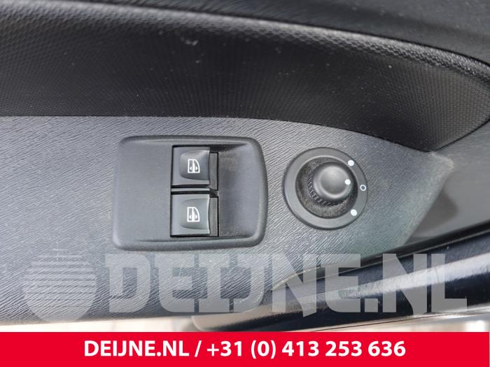 Renault Kangoo Elektrisch Raam Schakelaar O304370