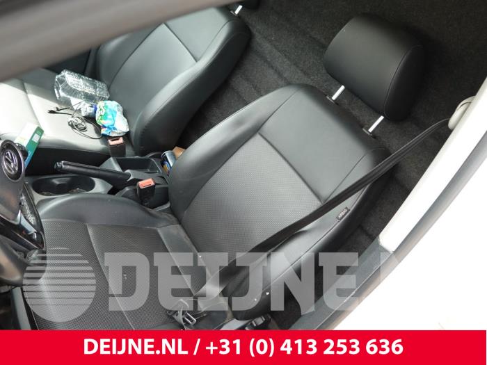 Volkswagen Caddy Sitz links O304509