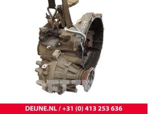 Volkswagen Caddy Versnellingsbak O304518 foto 3