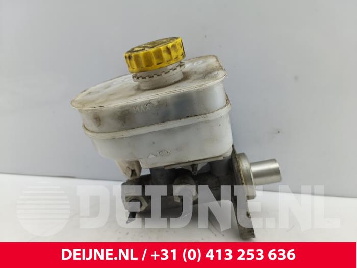 Iveco New Daily Master cylinder O304574