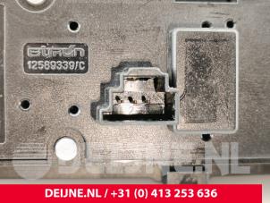 Mercedes Vito Paniekverlichtings Schakelaar O304624 foto 3