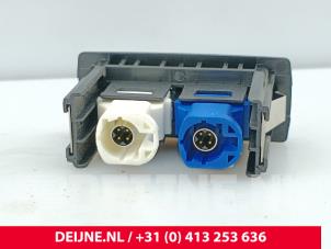 Mercedes Vito AUX/USB aansluiting O304625 foto 2