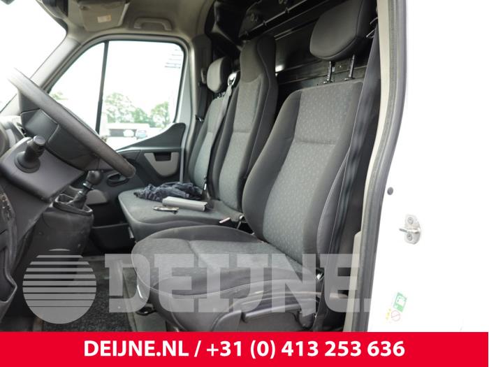 Opel Movano Bank rechts vorne O304636