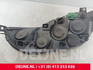 Opel Movano Koplamp links O304679 foto 3
