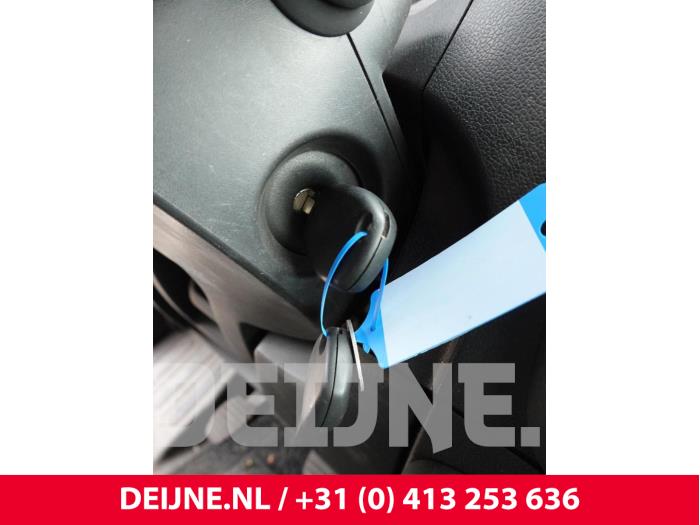 Opel Movano Kontaktslot+Sleutel O304678