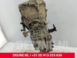 Opel Movano Versnellingsbak O304738 foto 3