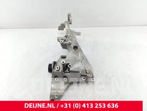Mercedes Sprinter Klimapumpe Stütze O304782 foto 3