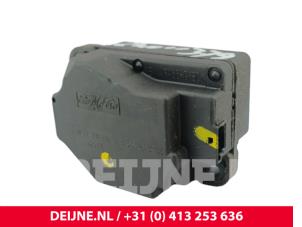 Volvo V40 Heater valve motor O304785 photo 3