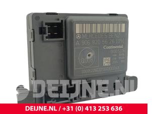 Mercedes Sprinter Centrale Deurvergrendelings Module O304790 foto 3