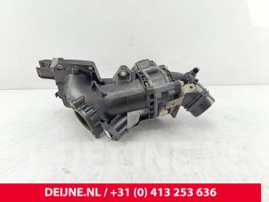 Mercedes Sprinter Gasklephuis O304800 foto 2