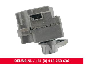 Volvo V40 Heizventil Motor O304802 foto 2
