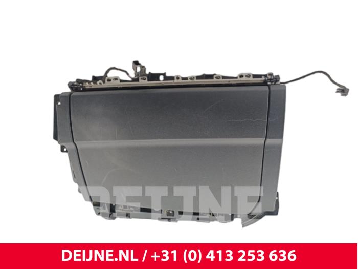Lynk & Co 01 Dashboardkastje O305043