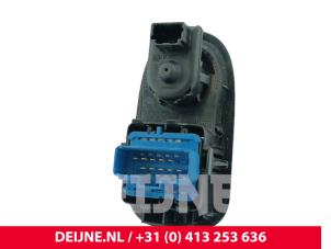 Opel Movano Electric window switch O305077 photo 2