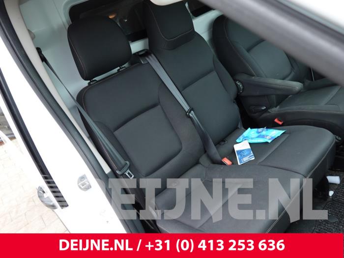 Renault Trafic Bank rechts-voor O305188