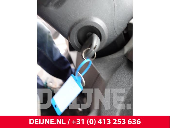 Renault Trafic Kontaktslot+Sleutel O305210