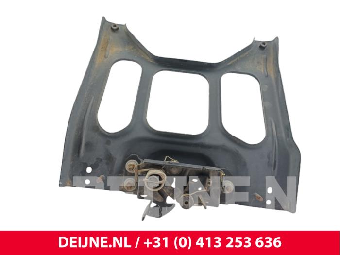 Mercedes Vito Schlossträger vorne O305270