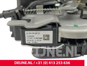 Volvo XC90 Front door lock mechanism 4-door, right O305282 photo 3