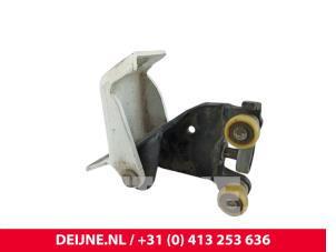 Renault Kangoo Sliding door roller, right O305292 photo 2