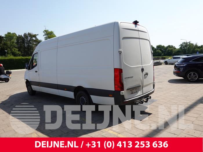 Mercedes Sprinter Stoßstangenecke links hinten O305313