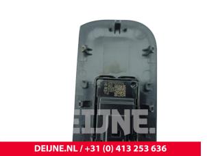 Mercedes Sprinter Electric window switch O305324 photo 3