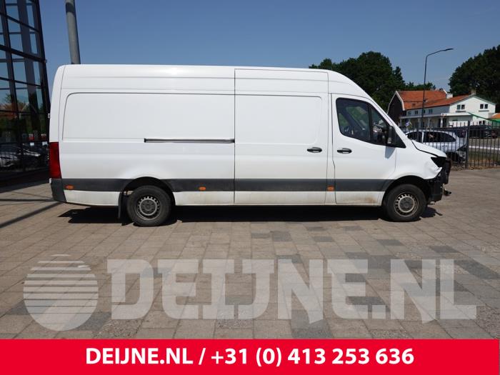 Mercedes Sprinter Tür 2-türig rechts O305347