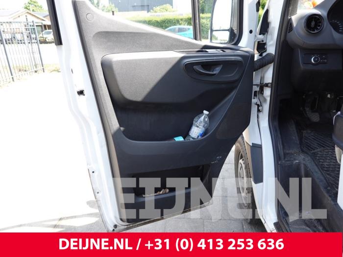 Mercedes Sprinter Türverkleidung 2-türig links O305348
