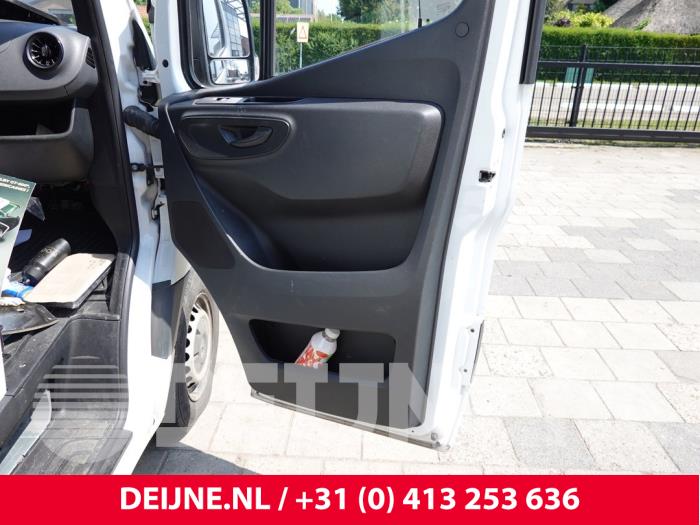 Mercedes Sprinter Türverkleidung 2-türig rechts O305349