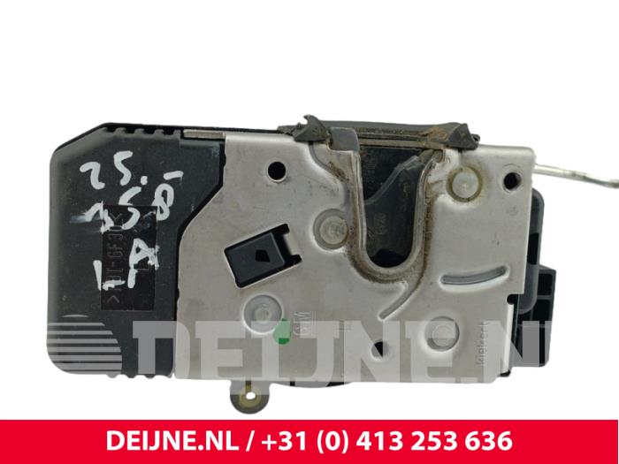 Opel Vivaro Schließmechanik Hecktür Bus-Lieferwagen O305409