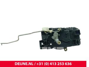 Opel Vivaro Minibus/van rear door lock mechanism O305409 photo 2