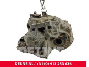 Volkswagen Crafter Gearbox O305482 photo 2