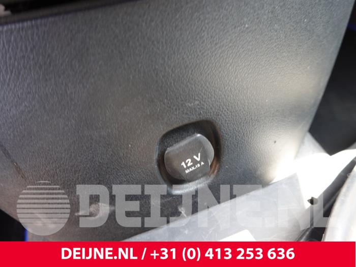 Mercedes Vito 12 volt connection O305676