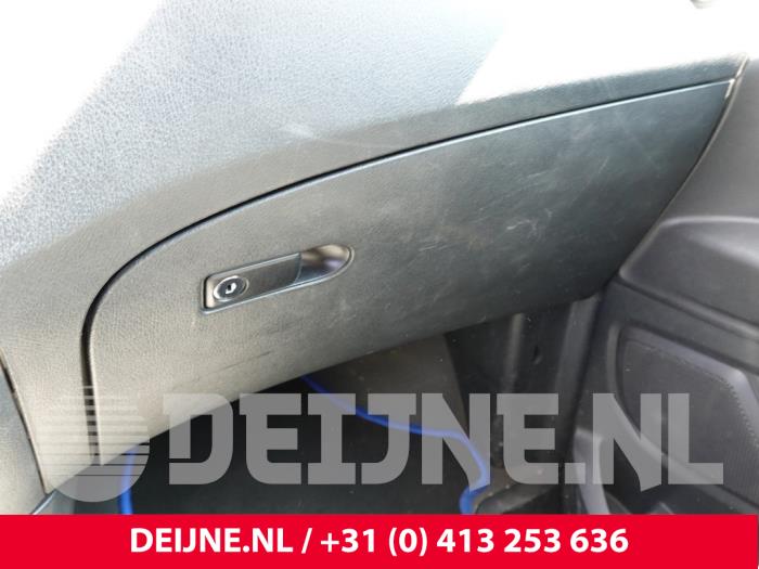 Mercedes Vito Handschuhfach O305696