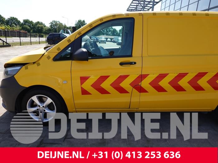 Mercedes Vito Tür 2-türig links O305728