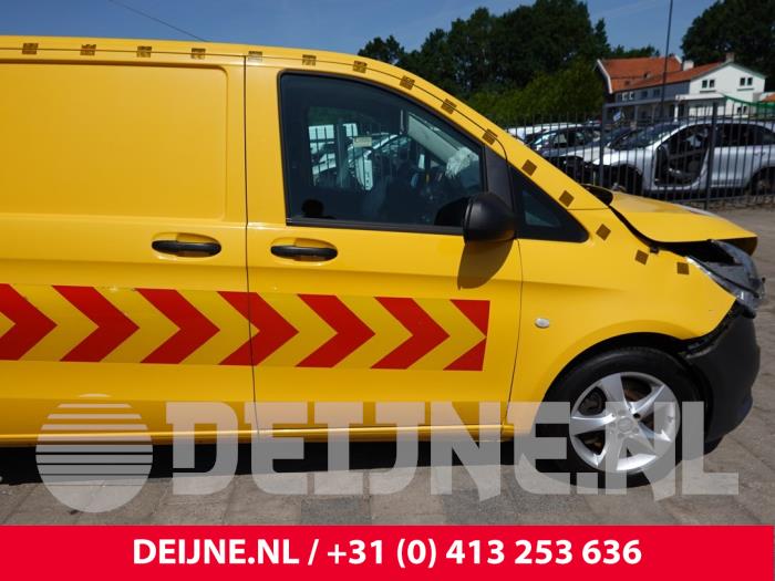 Mercedes Vito Tür 2-türig rechts O305729