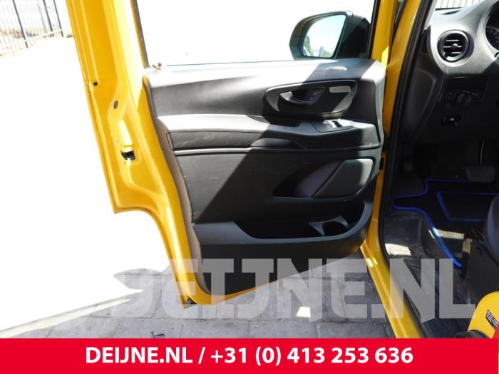 Mercedes Vito Türverkleidung 2-türig links O305730