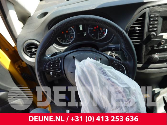 Mercedes Vito Lenkrad O305757