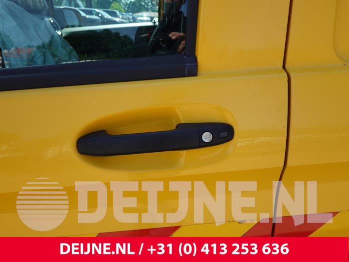 Mercedes Vito Türgriff 2-türig links O305779