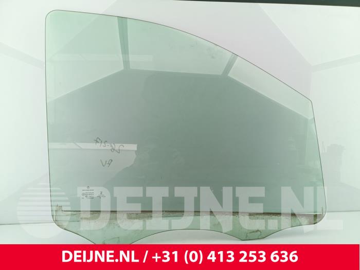 Mercedes Vito Türscheibe 2-türig rechts O305780