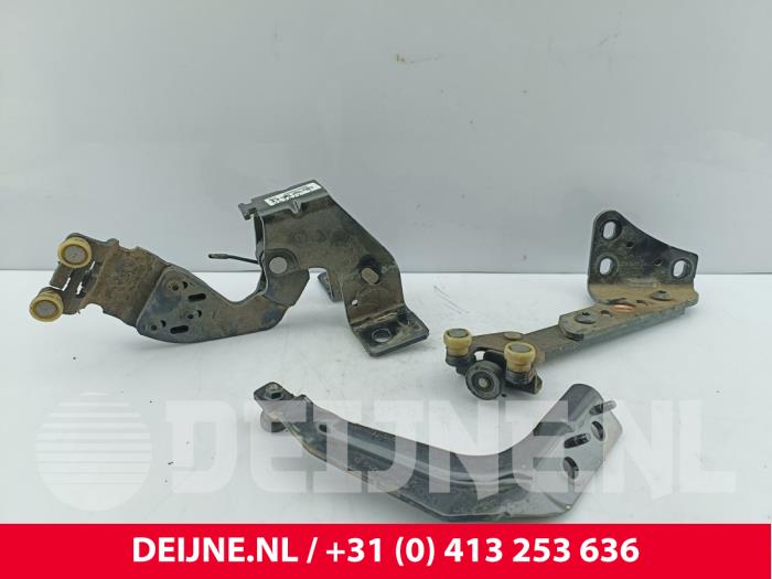 Toyota Pro-Ace Schiebetürrolle rechts O305830