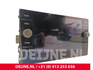 Volkswagen Transporter Display Multi Media regelunit O305877 foto 2