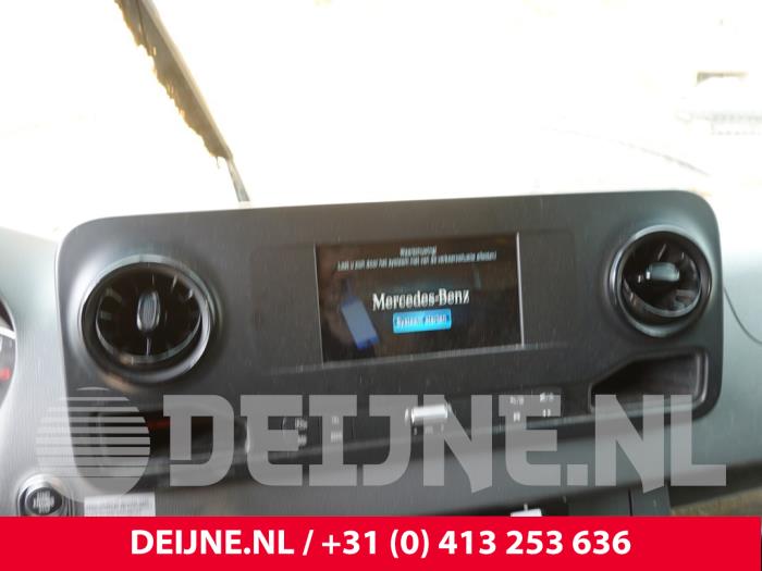 Mercedes Sprinter Display Multi Media regelunit O305999