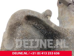 Mercedes Sprinter Fusee links-voor O306007 foto 3