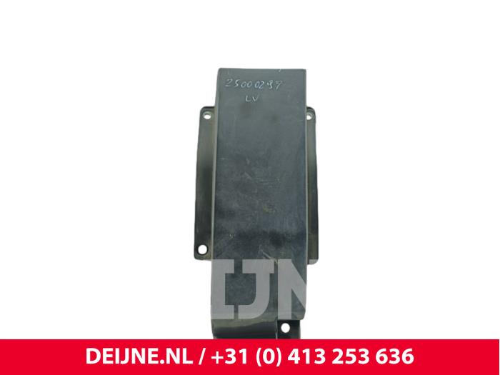 Iveco New Daily Side skirt, left O306276
