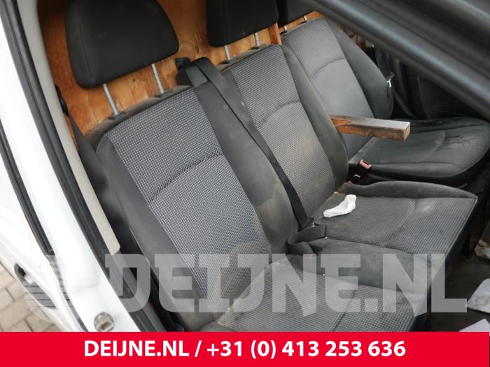 Mercedes Vito Bank rechts vorne O306288