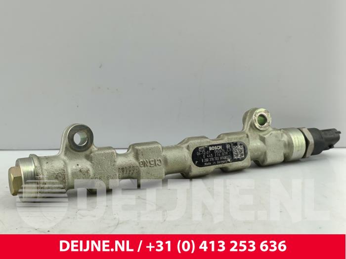 Gebruikte Injector brug Renault Trafic New (FL) 2.5 dCi 16V 135 Prijs € 90,75 Inclusief btw aangeboden door van Deijne Onderdelen Uden B.V.