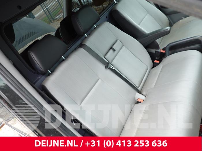 Volkswagen Crafter Bank rechts vorne O306592