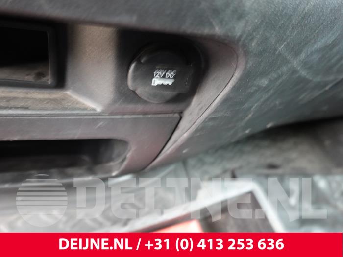 Iveco New Daily 12 Volt aansluiting O306747