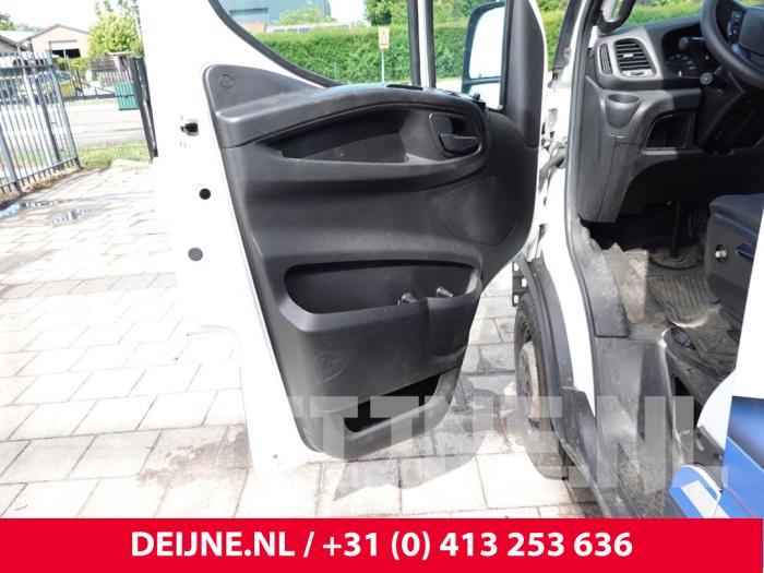 Iveco New Daily Portierbekleding 2Deurs links O306803