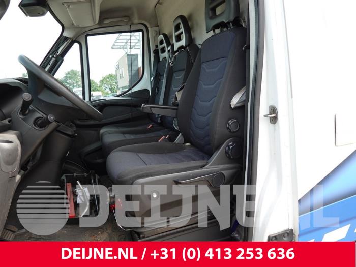 Iveco New Daily Sitz links O306839